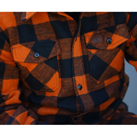Sur Chemise bucheron à carreaux.